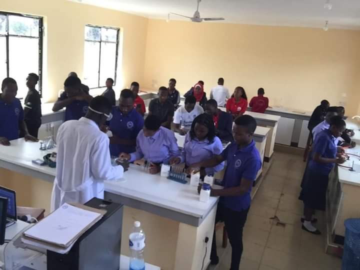 Diploma in Laboratory Assistant